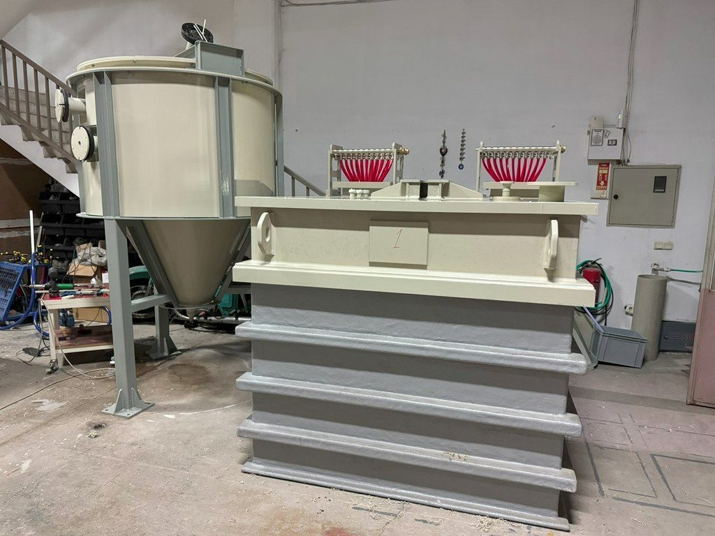 Cone-Bottom Plastic Tanks